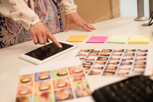 Preview: Mid section of businesswoman working on digital tablet