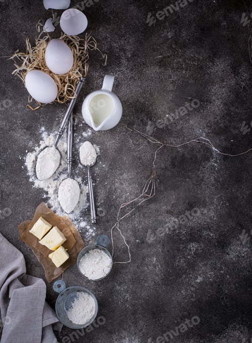 Preview: Wheat flour on dark. Baking background