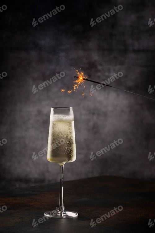Preview: Glass og champagne with sparklers light