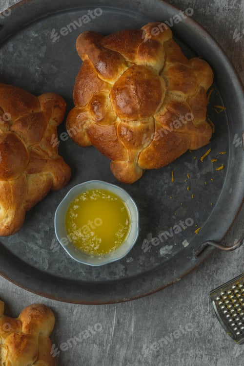Preview: Mexican pan de muertos for day of the dead. Top view