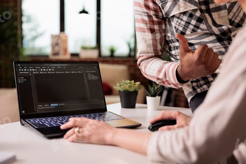 Vista previa: Diversos desarrolladores web que programan scripts html