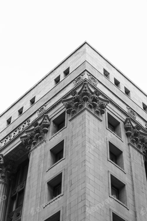 Preview: Large Building In Chicago Downtown View From A Street