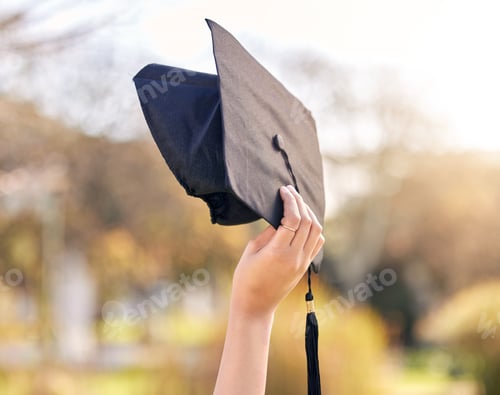 Preview: Today a graduation hat, tomorrow a surgeons cap