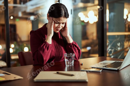 Preview: Close up of serious woman wrinkling her forehead