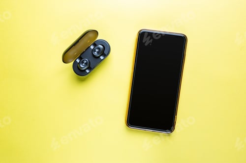 Preview: Mobile phone with headphones