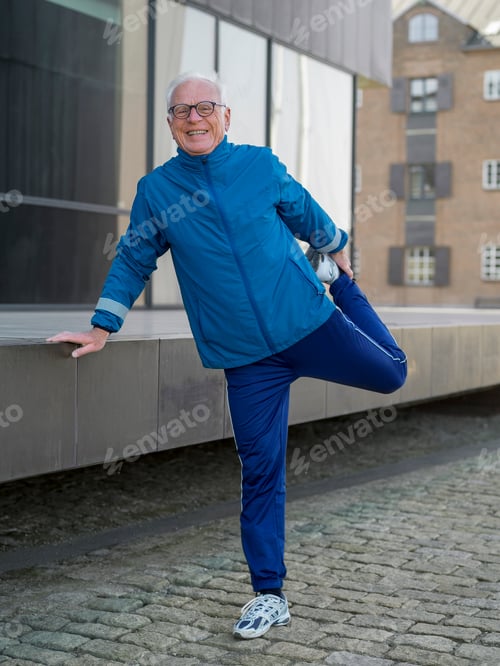 Preview: Senior man enjoying an active lifestyle with a stretch outdoors