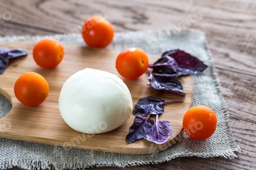 Preview: Mozzarella with tomatoes