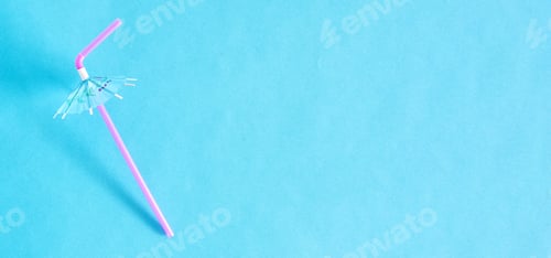 Preview: Top view of cocktail flexible straw with umbrella