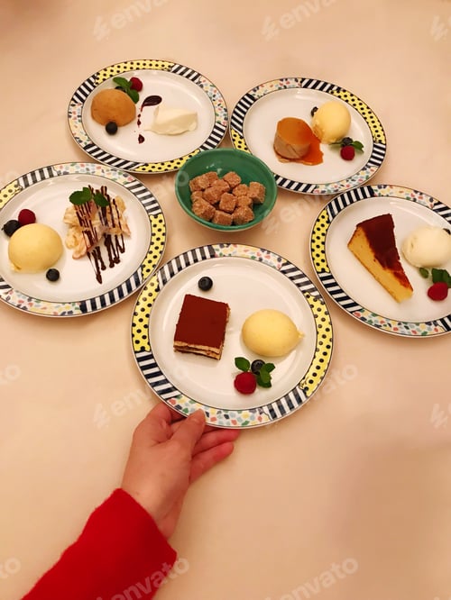 Preview: colourful holiday desserts