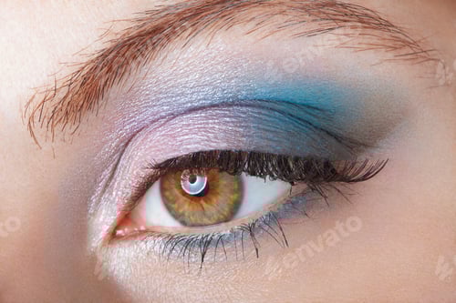 Preview: Woman with blue eye smokey make up