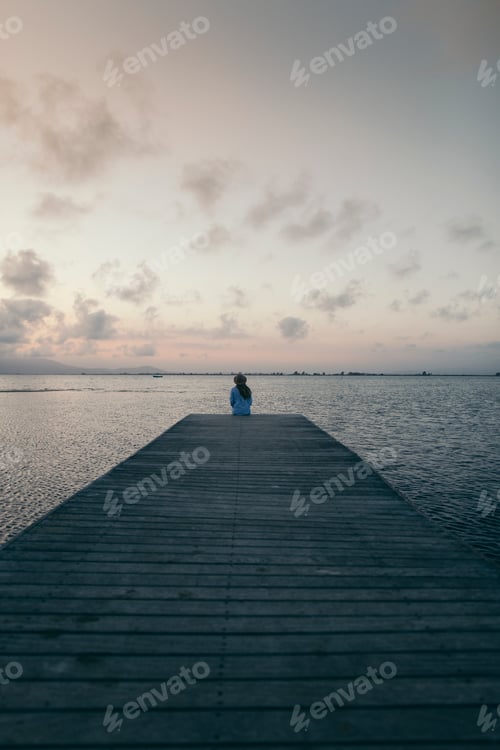 Preview: Photographer working at beach