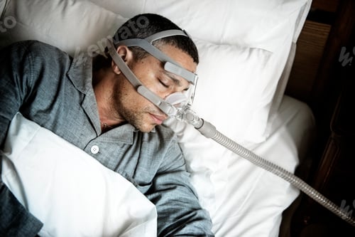 Preview: Sick man wearing an oxygen mask