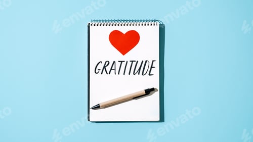 Preview: How to Practice Gratitude. Word Gratitude in open notebook on table.