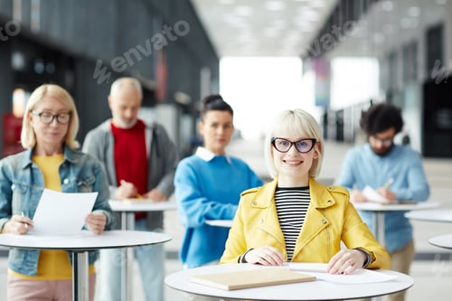 Preview: Blond female manager