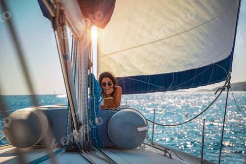 Preview: Pretty Woman on Sailboat