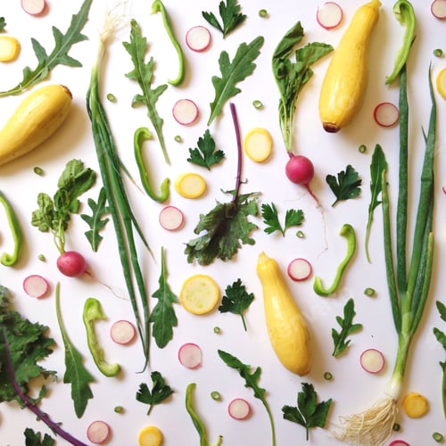 Preview: Garden veggies in a pattern on a white background
