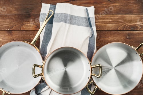 Preview: Clean shiny copper kitchenware on wooden board