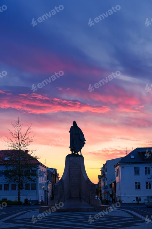 Preview: Monument statue of Leif Erikson, a famous Icelandic explorer