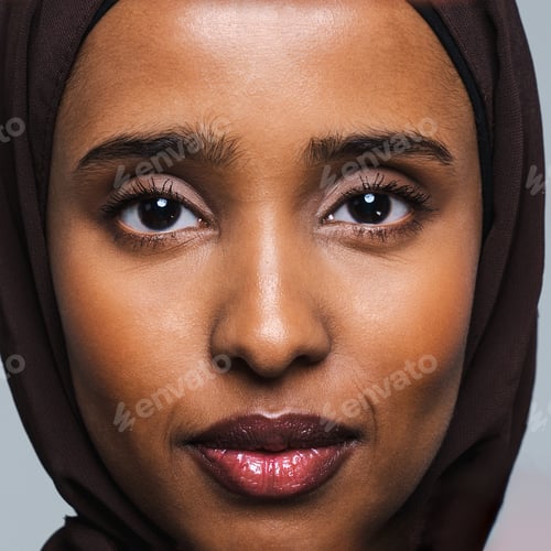 Preview: Beautiful arab middle-eastern woman with traditional abaya in studio