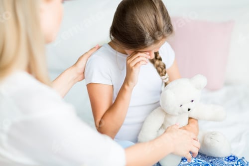 Preview: Little girl crying