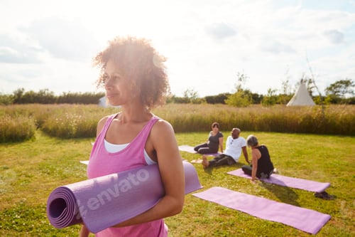 Preview: Woman Holding Yoga Mat Attends Outdoor Class