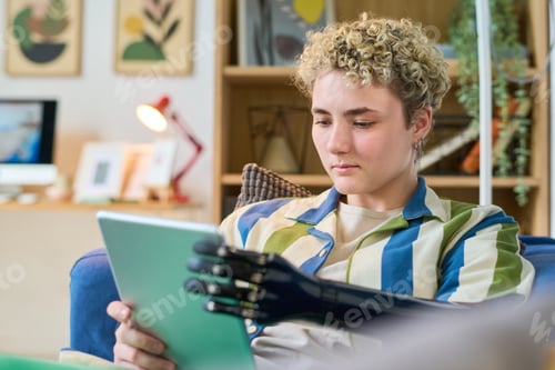 Preview: Young woman with black myoelectric arm looking through online information