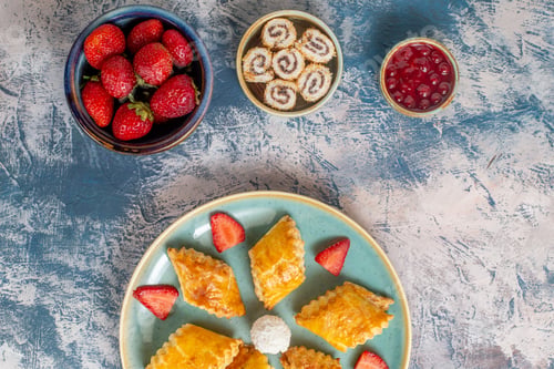 Preview: top view yummy sweet cakes with strawberries on blue background fruit cake biscuit sweet