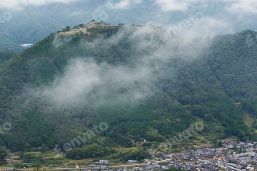 Preview: Japanese Takeda Castle and sea of cloud