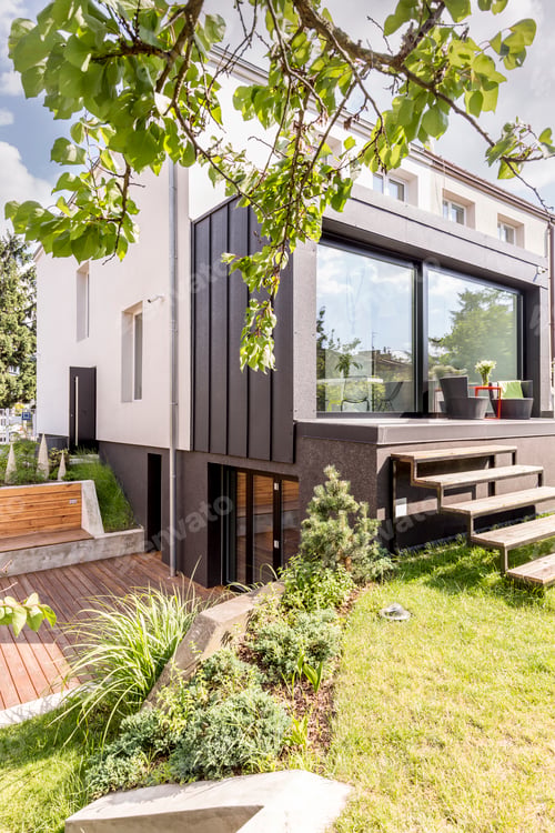 Preview: House with white wall
