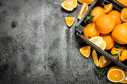 Preview: Fresh oranges in a box.