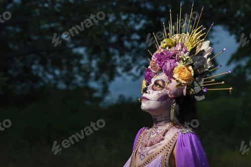 Preview: Outdoor portrait of a woman dressed as a catrina. Day of the dead celebration. Close up.