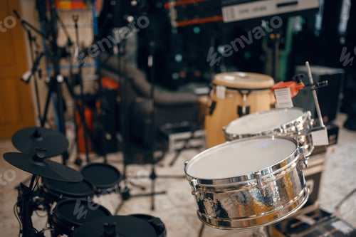 Preview: Drum set on showcase in music store, nobody