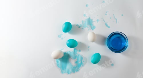 Preview: Process of painting Easter eggs with natural dye of blue color