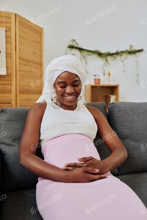 Preview: Pregnant woman talking to her baby