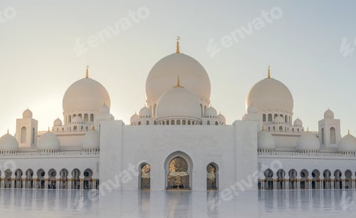 Preview: Beautiful view of the famous historic Grand Mosque in Abu Dhabi