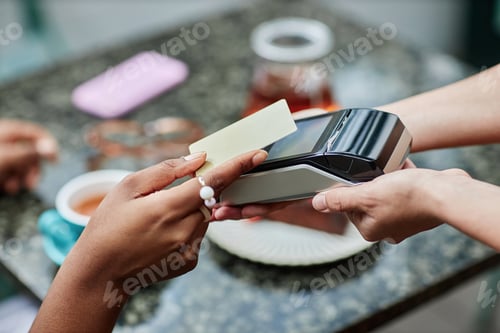 Preview: Customer Tapping Card