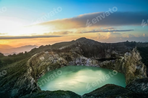 Preview: Kelimutu at sunrise
