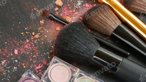 Preview: brushes on eye shadows palette