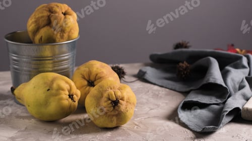 Preview: Ripe quince fruits