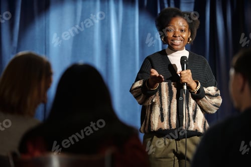 Preview: Pronouncing new monologue on stage