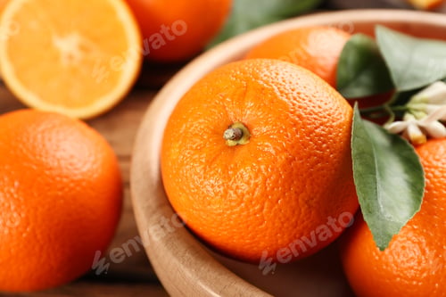 Preview: Delicious ripe oranges in wooden bowl, closeup