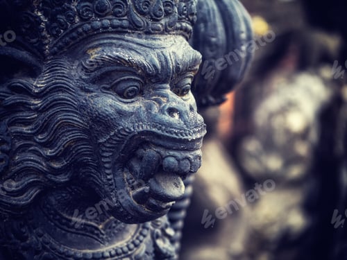 Preview: Gardian statue at the Bali temple entrance