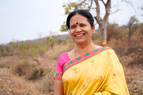 Preview: Portrait of Indian woman at outdoor.