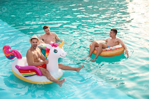 Preview: Happy young friends relaxing in swimming pool