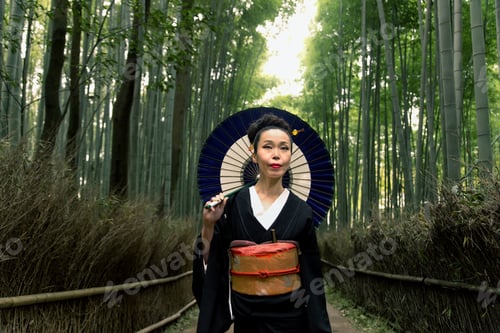 Preview: Japanese woman with kimono in Arashiyama bamboo forest