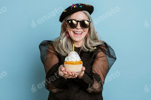 Preview: Cool grandma celebrating her birthday with a cupcake