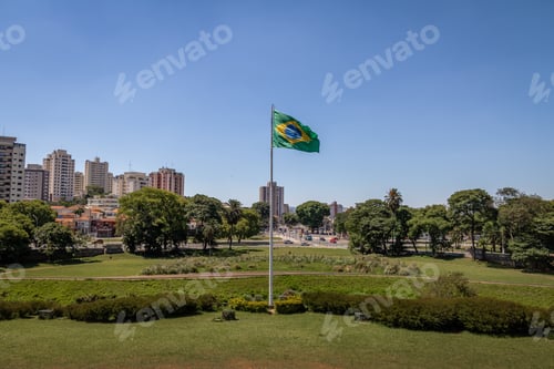 Visualização: Bandeira do Brasil no Parque da Independência (Parque da Independência) em Ipiranga - São Paulo, Brasil