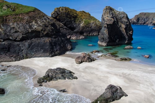 Preview: white sandy beach and rugged cliffs of Kynance Cove in Cornwall, UK a tropical coastal paradise