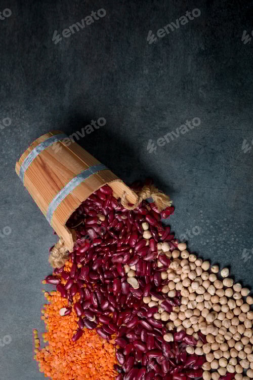 Preview: Group of beans, lentils and chick-pea in wooden cup
