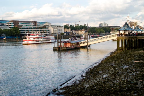 Preview: London thames river cruise ship tower bridge urban cityscape